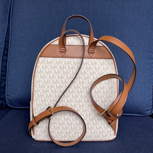 MICHAEL KORS Kenly Medium Backpack Signature Vanilla Bag - Picture 6 of 16